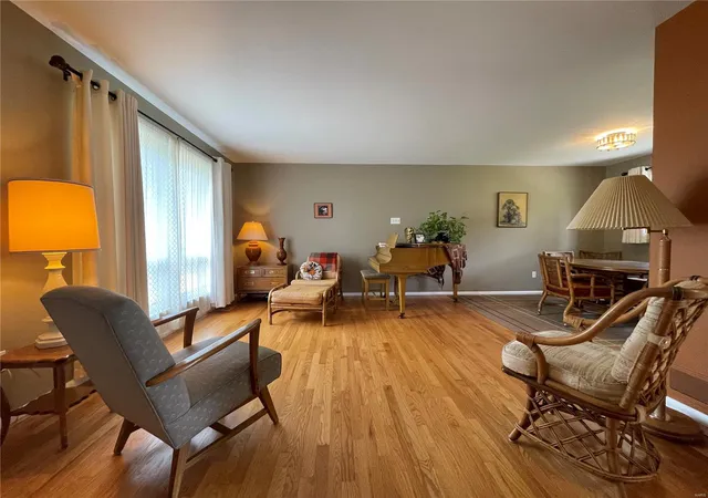 Photo 3 of Single Family Residence at 609 Fox Creek Ct, Saint Louis, MO 63126 | MLS# MIS24050464 | | Sold on 2025-04-10