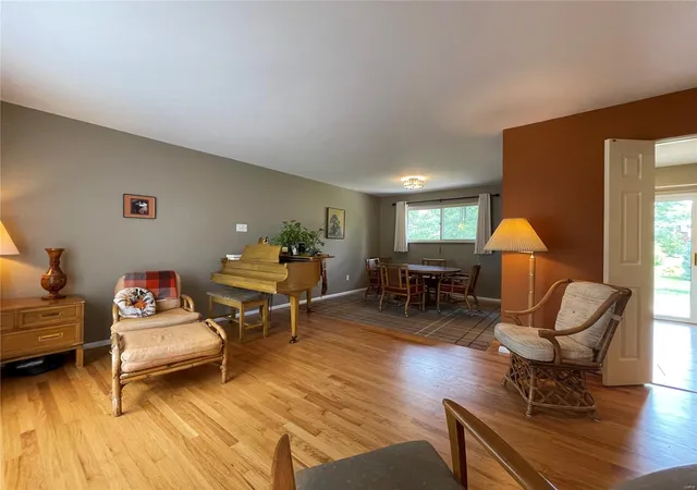 Photo 4 of Single Family Residence at 609 Fox Creek Ct, Saint Louis, MO 63126 | MLS# MIS24050464 | | Sold on 2025-04-10