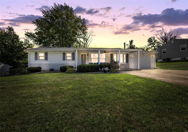 Photo 1 of Single Family Residence at 8 Laura Dr, Saint Peters, MO 63376 | MLS# MIS24050650 |  | Sold on 2024-10-04