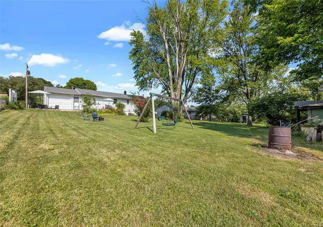 Photo 4 of Single Family Residence at 8 Laura Dr, Saint Peters, MO 63376 | MLS# MIS24050650 |  | Sold on 2024-10-04