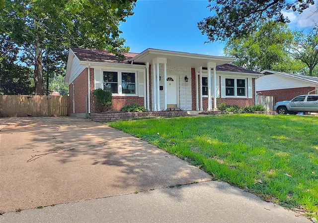 Photo 1 of Single Family Residence at 9700 Hale Dr, Saint Louis, MO 63123 | MLS# MIS24050747 |  | Sold on 2024-12-30