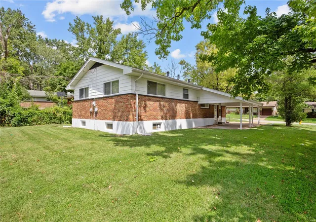 Photo 3 of Single Family Residence at 9953 Duke Dr, Saint Louis, MO 63136 | MLS# MIS24051121 | | Sold on 2025-04-24