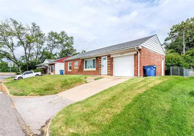 Photo 4 of Single Family Residence at 9517 Reavis Barracks Rd, Saint Louis, MO 63123 | MLS# MIS24051394 | | Sold on 2024-10-11