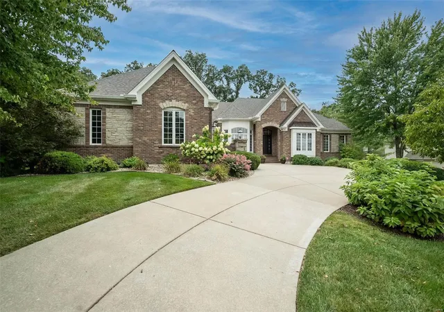 Photo 3 of Single Family Residence at 533 Forest Crest, Lake Saint Louis, MO 63367 | MLS# MIS24051538 | | Sold on 2024-10-07