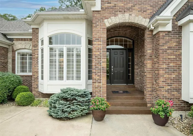 Photo 4 of Single Family Residence at 533 Forest Crest, Lake Saint Louis, MO 63367 | MLS# MIS24051538 | | Sold on 2024-10-07