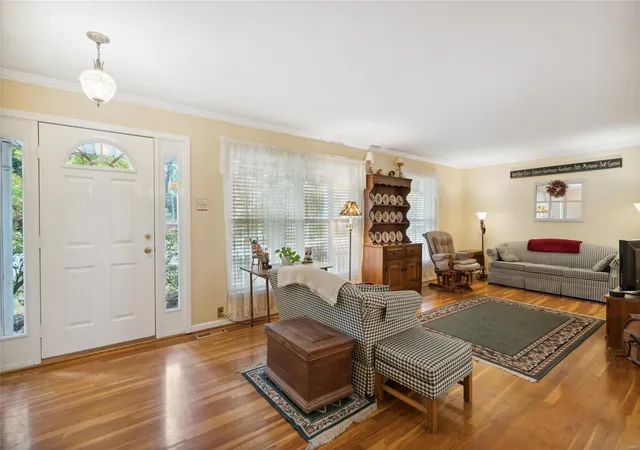 Photo 3 of Single Family Residence at 4927 Dorsie Dr, Saint Louis, MO 63128 | MLS# MIS24051634 |  | Sold on 2025-01-08