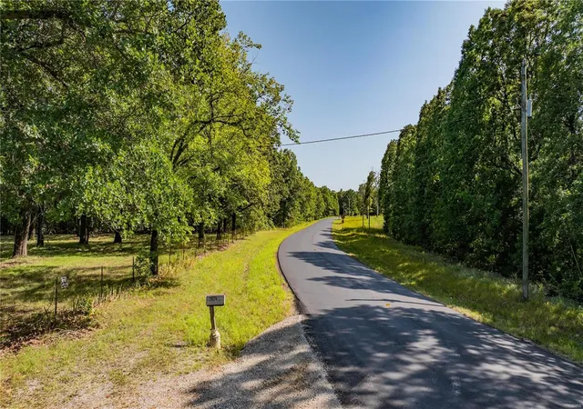 Photo 3 of Farm at 29274 Hwy T, Stoutland, MO 65567 | MLS# MIS24051718 | | Sold on 2025-01-30