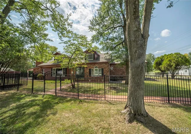 Photo 1 of Single Family Residence at 400 West, New London, MO 63459 | MLS# MIS24051743 | | Sold on 2025-10-22