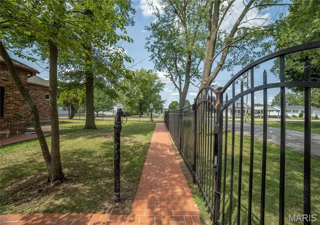 Photo 4 of Single Family Residence at 400 West, New London, MO 63459 | MLS# MIS24051743 | | Sold on 2025-10-22
