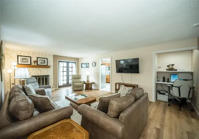 Photo 4 of Single Family Residence at 3511 Royal Hills Dr, Saint Louis, MO 63129 | MLS# MIS24051893 | | Sold on 2024-10-11