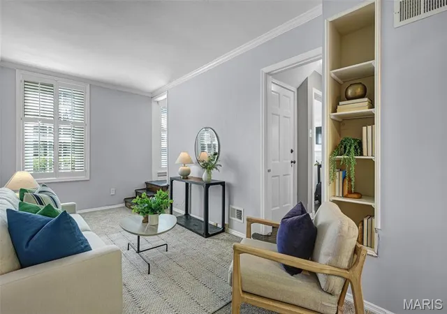 Photo 5 of Single Family Residence at 1009 S Mcknight Rd, Saint Louis, MO 63117 | MLS# MIS24052597 | | Sold on 2025-05-22