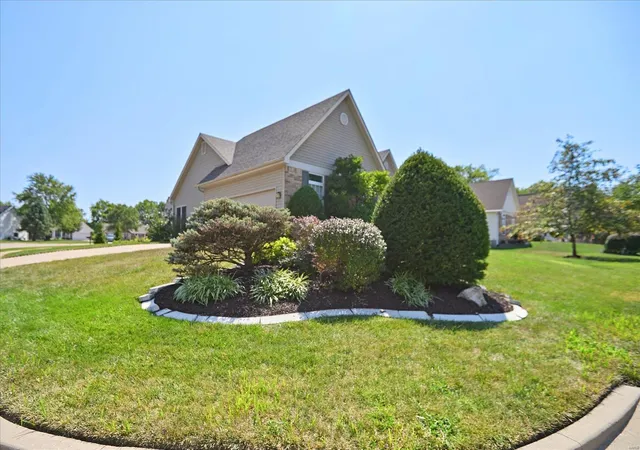 Photo 3 of Single Family Residence at 3551 Somerset Hills Dr, Saint Charles, MO 63303 | MLS# MIS24052997 | | Sold on 2024-10-10