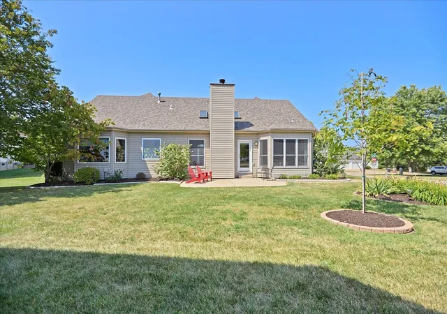 Photo 4 of Single Family Residence at 3551 Somerset Hills Dr, Saint Charles, MO 63303 | MLS# MIS24052997 | | Sold on 2024-10-10