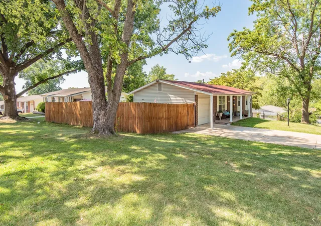 Photo 1 of Single Family Residence at 123 Keeney Dr, Saint Charles, MO 63304 | MLS# MIS24053569 |  | Sold on 2024-10-07