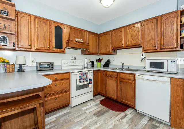 Photo 4 of Single Family Residence at 123 Keeney Dr, Saint Charles, MO 63304 | MLS# MIS24053569 |  | Sold on 2024-10-07