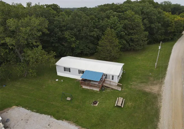 Photo 1 of Single Family Residence at 28567 Commanche Trl, Canton, MO 63435 | MLS# MIS24053622 | | Sold on 2025-02-21