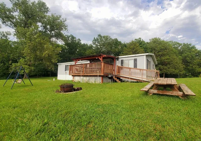 Photo 3 of Single Family Residence at 28567 Commanche Trl, Canton, MO 63435 | MLS# MIS24053622 | | Sold on 2025-02-21