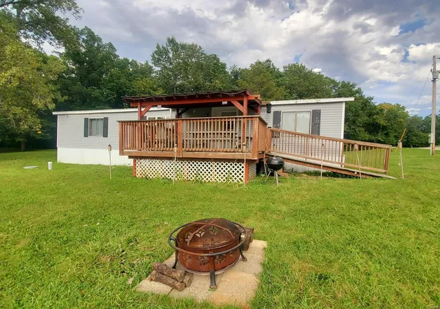 Photo 4 of Single Family Residence at 28567 Commanche Trl, Canton, MO 63435 | MLS# MIS24053622 | | Sold on 2025-02-21
