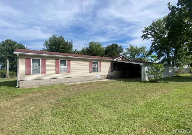 Photo 3 of Single Family Residence at 610 N Caldwell St, Middletown, MO 63359 | MLS# MIS24053640 | | Sold on 2025-08-15