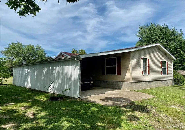 Photo 4 of Single Family Residence at 610 N Caldwell St, Middletown, MO 63359 | MLS# MIS24053640 | | Sold on 2025-08-15