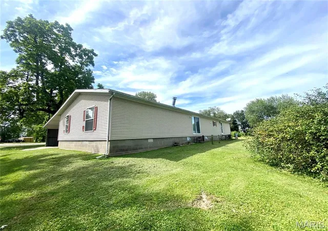 Photo 5 of Single Family Residence at 610 N Caldwell St, Middletown, MO 63359 | MLS# MIS24053640 | | Sold on 2025-08-15