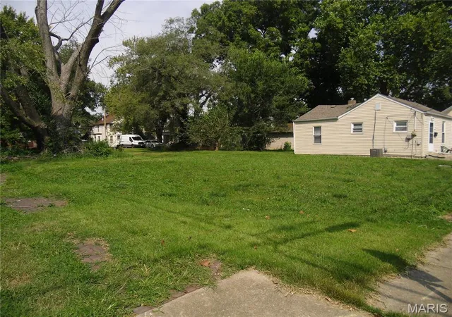 1st image of 301 N 11th St, Belleville, IL 62220 | MLS# MIS24053967