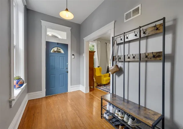 Photo 3 of Single Family Residence at 3204 Portis Ave, Saint Louis, MO 63116 | MLS# MIS24054553 | | Sold on 2024-10-07
