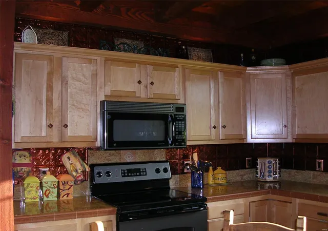 Photo 3 of Single Family Residence at 5135 County Road 456, Tebbetts, MO 65080 | MLS# MIS24054769 | | Sold on 2024-10-11