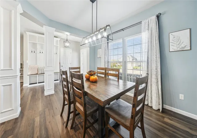 Photo 4 of Single Family Residence at 410 Mason Creek Dr, Lake Saint Louis, MO 63367 | MLS# MIS24055257 | | Sold on 2025-01-13