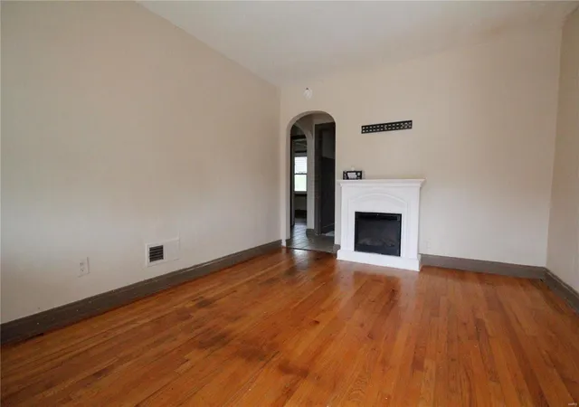 Photo 1 of Single Family Residence at 4610 Leona St, Saint Louis, MO 63116 | MLS# MIS24055273 | | Sold on 2025-04-15