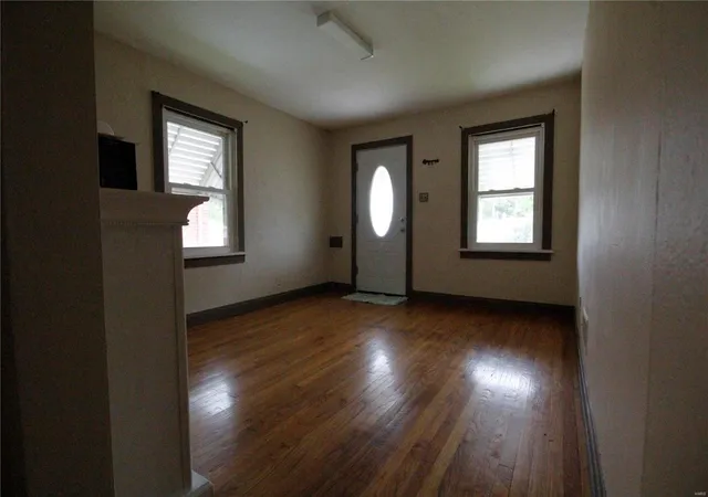 Photo 3 of Single Family Residence at 4610 Leona St, Saint Louis, MO 63116 | MLS# MIS24055273 | | Sold on 2025-04-15