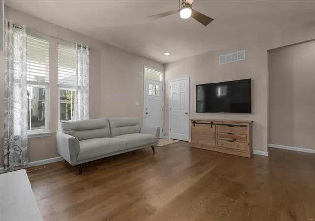 Photo 3 of Single Family Residence at 3258 Meeker St, Saint Charles, MO 63301 | MLS# MIS24055445 |  | Sold on 2024-12-31