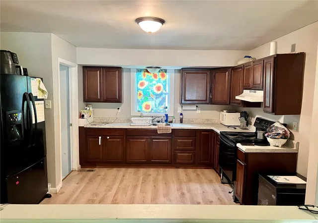 Photo 1 of Single Family Residence at 146 Flora Dr, Saint Louis, MO 63135 | MLS# MIS24055454 | | Sold on 2025-04-29