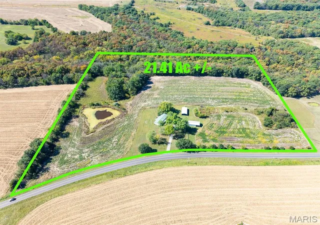 Photo 3 of Farm at 27737 Hwy F, Vandalia, MO 63382 | MLS# MIS24055499 | | Sold on 2025-08-22