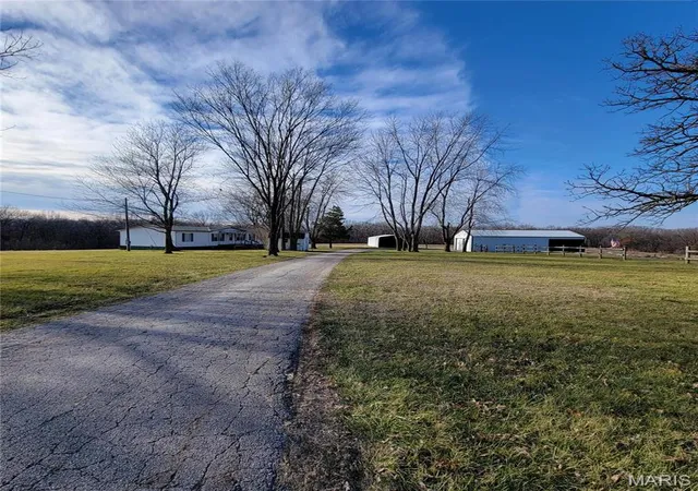 Photo 4 of Farm at 27737 Hwy F, Vandalia, MO 63382 | MLS# MIS24055499 | | Sold on 2025-08-22