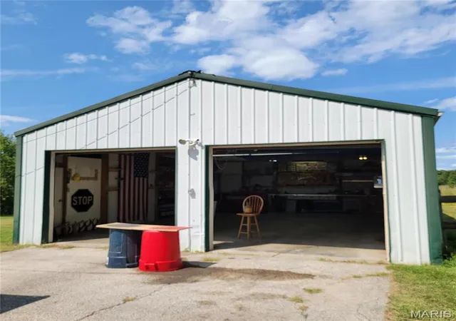 Photo 5 of Farm at 27737 Hwy F, Vandalia, MO 63382 | MLS# MIS24055499 | | Sold on 2025-08-22