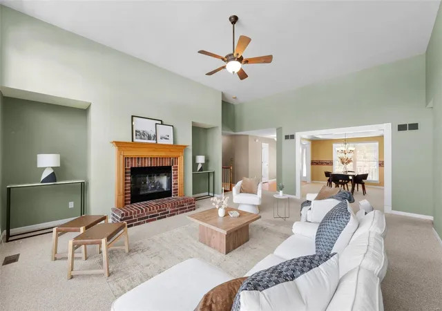 Photo 3 of Single Family Residence at 305 Outlook Ct, Saint Peters, MO 63376 | MLS# MIS24055500 |  | Sold on 2025-01-16