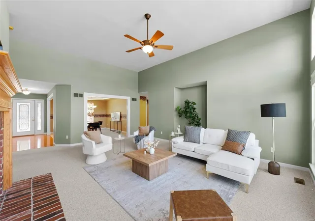 Photo 4 of Single Family Residence at 305 Outlook Ct, Saint Peters, MO 63376 | MLS# MIS24055500 |  | Sold on 2025-01-16