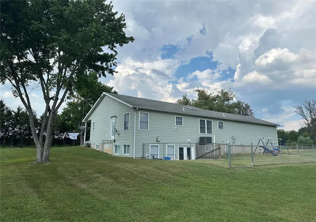 Photo 3 of Single Family Residence at 102 W Fairway Ave, Owensville, MO 65066 | MLS# MIS24055666 |  | Sold on 2025-06-04