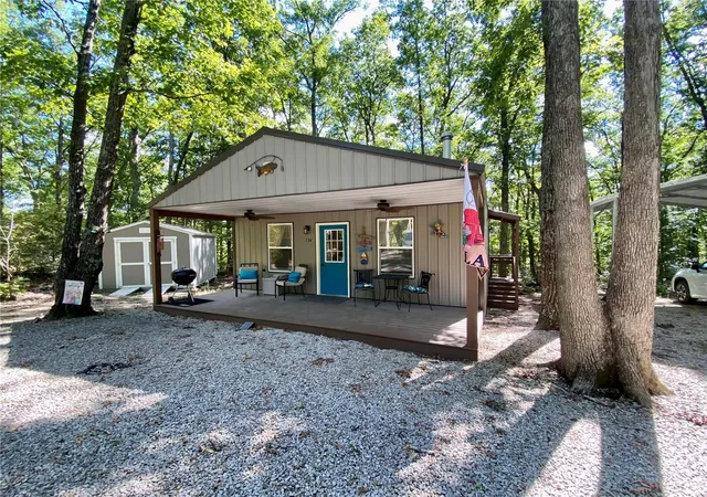 Photo 4 of Single Family Residence at 134 Skyline Dr, New Florence, MO 63363 | MLS# MIS24055677 | | Sold on 2024-10-08