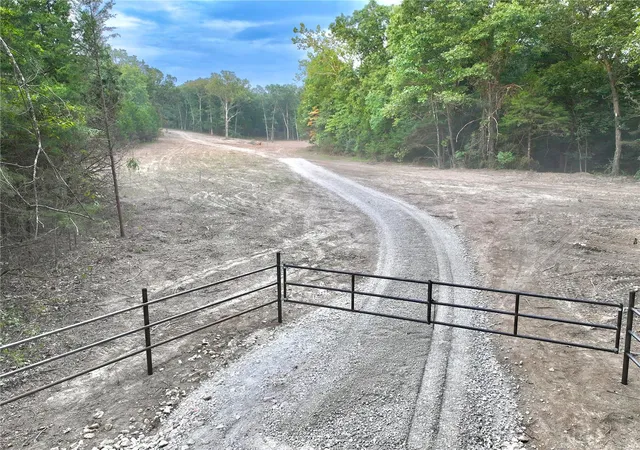 Photo 4 of Farm at 1 Rosebud Rd, Rosebud, MO 63091 | MLS# MIS24055680 |  | Sold on 2024-10-01