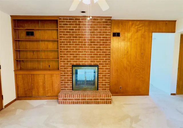 Photo 4 of Single Family Residence at 9 Briarwood Ln, Saint Charles, MO 63301 | MLS# MIS24055915 | | Sold on 2024-10-09