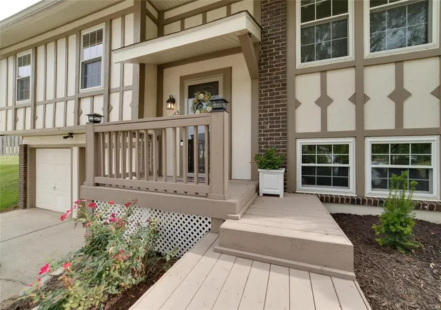 Photo 1 of Single Family Residence at 12155 Prestonpark Ln, Saint Louis, MO 63146 | MLS# MIS24055952 |  | Sold on 2024-10-09