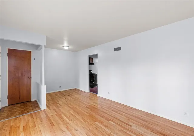 Photo 4 of Single Family Residence at 10024 Lakemoor Dr, Saint Louis, MO 63136 | MLS# MIS24056050 | | Sold on 2024-10-09