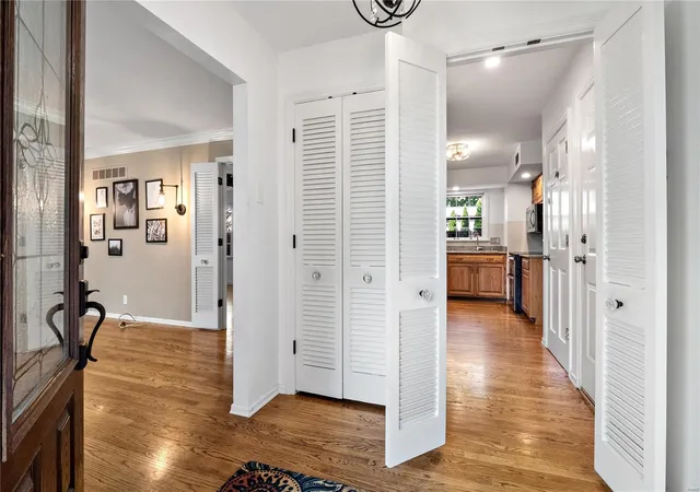 Photo 4 of Single Family Residence at 605 Belson Ct, Saint Louis, MO 63122 | MLS# MIS24056219 |  | Sold on 2025-01-03