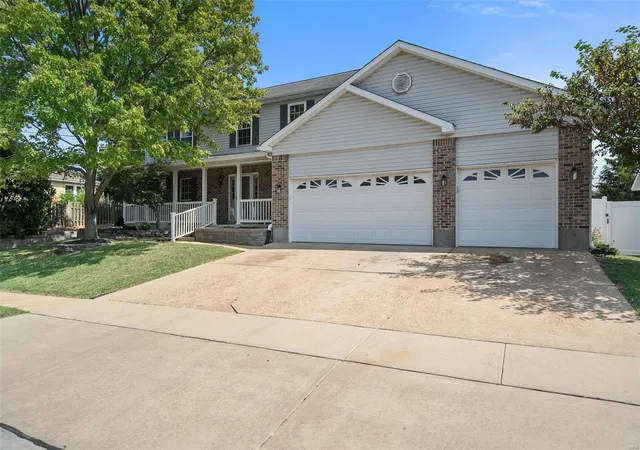 Photo 2 of Single Family Residence at 1942 Telford Dr, Saint Louis, MO 63125 | MLS# MIS24056229 |  | Sold on 2024-10-09
