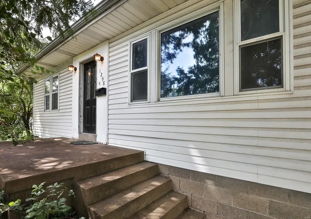 Photo 2 of Single Family Residence at 1298 Reavis Barracks Rd, Saint Louis, MO 63125 | MLS# MIS24056255 |  | Sold on 2024-10-09