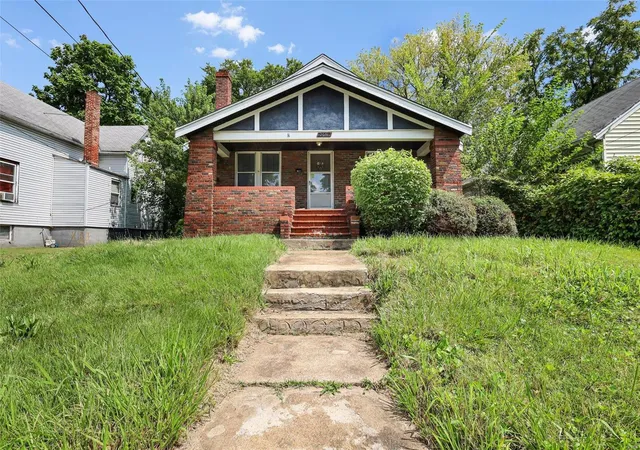 Single Family Residence at 2031 Switzer Ave, Saint Louis, MO 63136 | MLS# MIS24056442 | | Sold on 2024-10-28