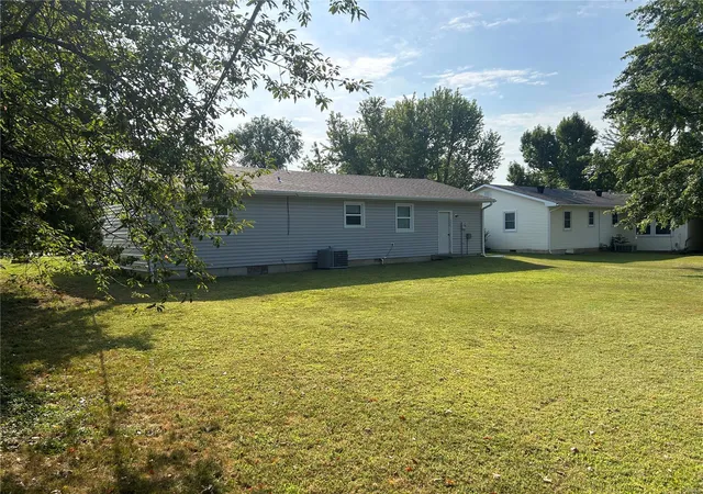 Photo 4 of Single Family Residence at 625 Meadowcrest, Montgomery City, MO 63361 | MLS# MIS24056968 | | Sold on 2024-10-15