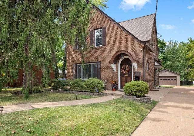 Photo 1 of Single Family Residence at 1519 Bellevue Ave, Saint Louis, MO 63117 | MLS# MIS24056976 | | Sold on 2024-12-23